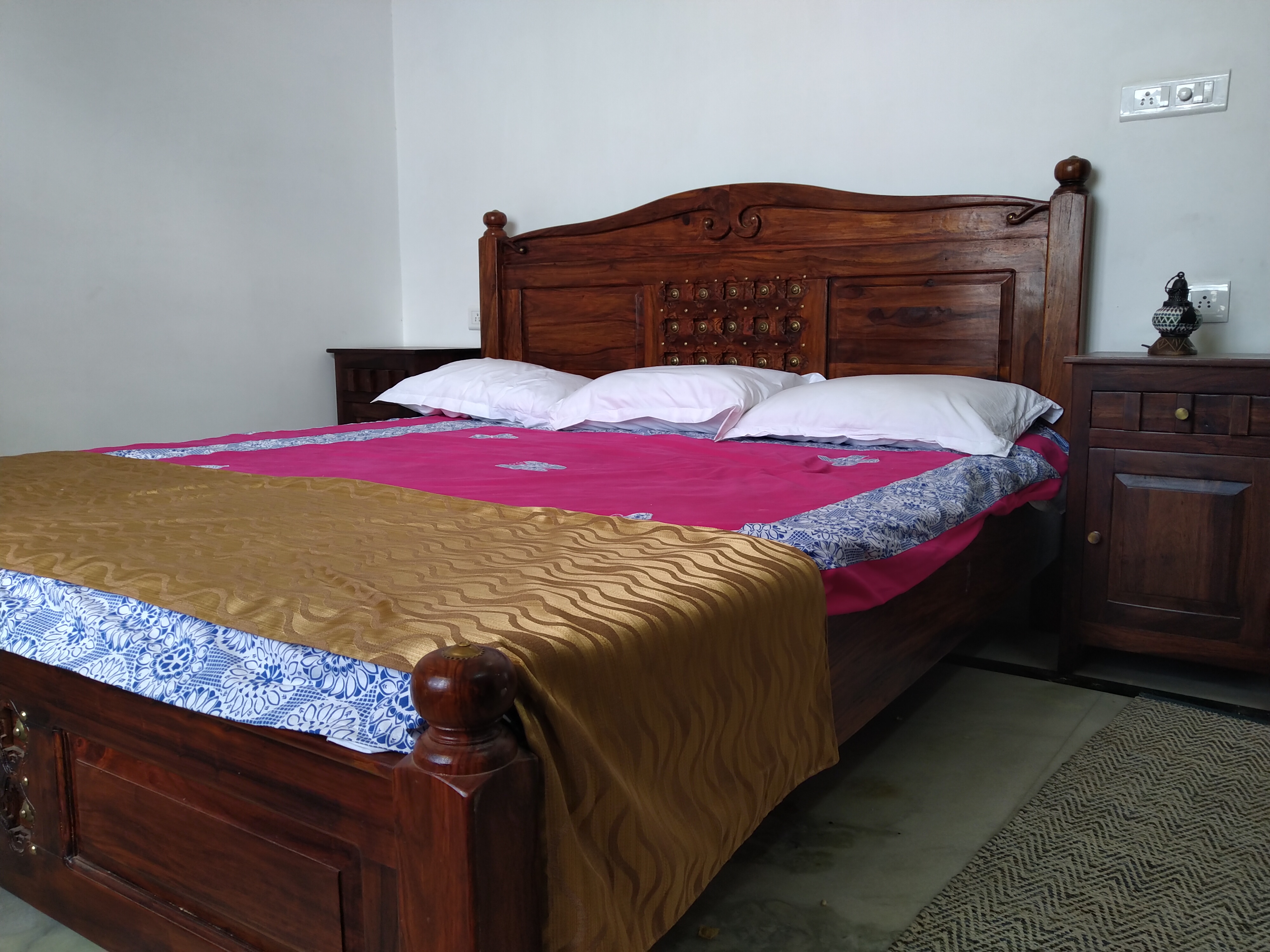 Luxurious Bedroom with Modern Amenities